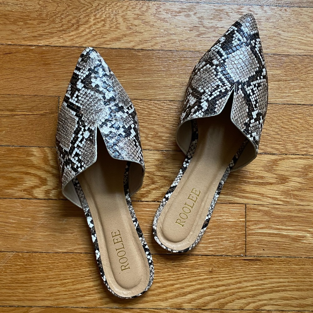 Snakeskin pointed toe mules